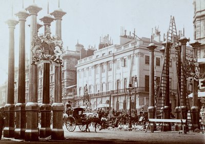 A Park Lane-t Viktória királynő gyémántjubileumára díszítik alkotó: Unbekannt
