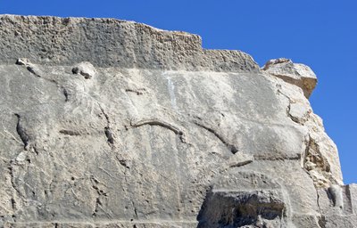Oszlopsír metszet, amely egy vaddisznót ölő vadászt ábrázol, Xanthos, Törökország (fotó) alkotó: Unbekannt