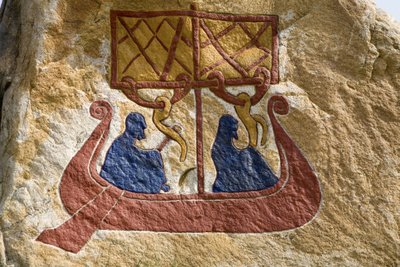 Egy drakkar (vikinghajó) Viking Rune regisztrációja és ábrázolása. Viking Múzeum, Bork a Ringkoebing-fjordon, Dánia alkotó: Unbekannter Künstler