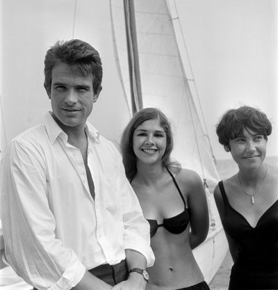 WARREN BEATTY SZÍNÉSZ A VENICE LIDO BEACH-BEN – 1965 alkotó: Unbekannt