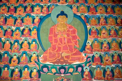 tibeti buddhizmus; falfestés; meditáló Buddha; sok kis Buddha; Chemre Gompa kolostor; Chemrey; Ladakh régió; Dzsammu és Kasmír; India; Dél-Ázsia; Ázsia alkotó: Unbekannt