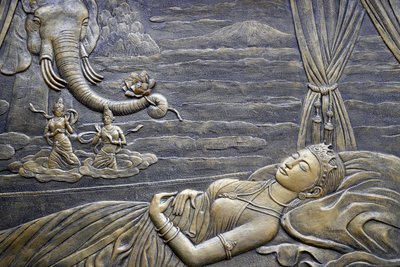 Tinh Xa Ngoc Chau buddhista templom, A Buddha élete, Siddhartha Gautama, Buddha anyja, Maya arról álmodik, hogy a fehér elefánt belép a méhébe, Chau Doc, Vietnam, 2018 (fotó) alkotó: Unbekannt