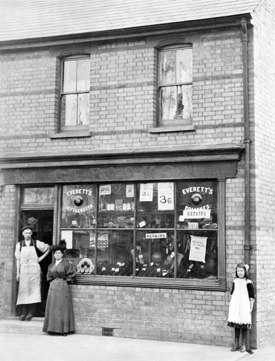 Egyesült Királyság : Cobblers Shop - c1903 alkotó: Unbekannt