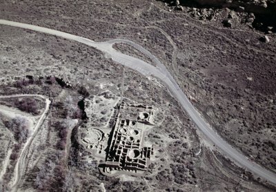 Kilátás egy ősi Anasazi településre, Chaco Ruins Culture National Park, Chaco-kanyon, Új-Mexikó, Amerikai Egyesült Államok, Anasazi civilizáció alkotó: Benjamin Baud