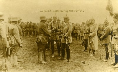 1. világháború: II. Vilmos császár kitüntetéseket osztogat alkotó: Unbekannter Künstler