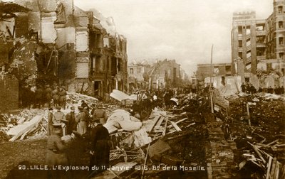 1. világháború: Lille az 1916. január 11-i robbanás után (képeslap) alkotó: Unbekannter Künstler