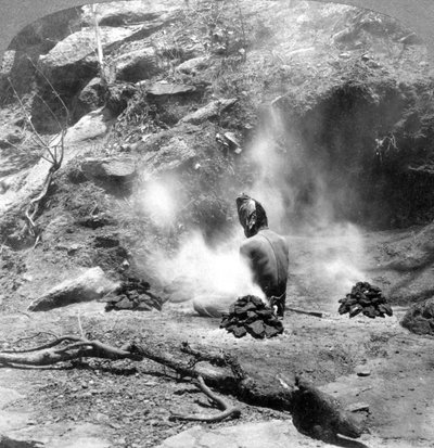 Egy remete vezeklést végez a Gem Lake-nél, Mount Abu-ban, Indiában, 1903. alkotó: Underwood and Underwood