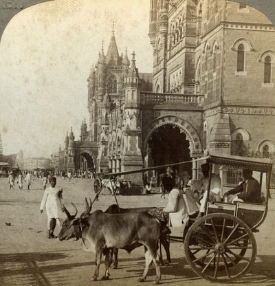 Ekka, a Victoria pályaudvaron kívül, Bombay, India, 1900-as évek. alkotó: Underwood and Underwood