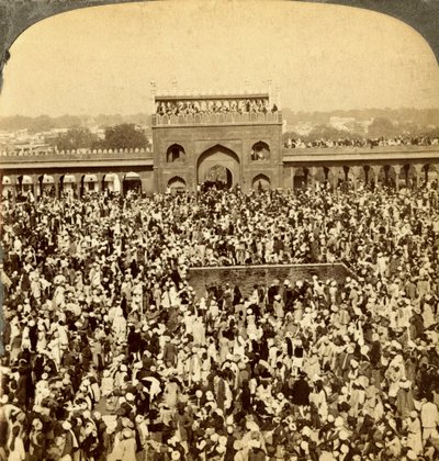 A Jumma mecset udvarában az éves böjt idején Delhiben, Indiában. alkotó: Underwood and Underwood