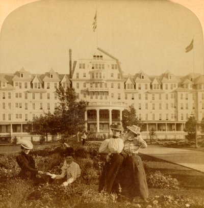 A Frontenac Hotel gyönyörű területén, Round Island, Thousand Islands, 1900. alkotó: Underwood and Underwood