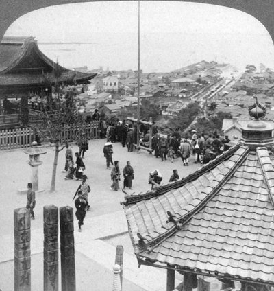 Keletre nézve a Mildera templomtól az Otsu és a Biwa-tó felett, Japán, 1904. alkotó: Underwood and Underwood