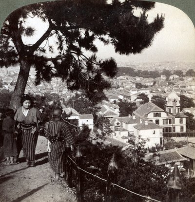 Délkeletre nézve Suwa-yama fenyőkoronás magaslatáról Kobe, Japán felett, 1904 alkotó: Underwood and Underwood