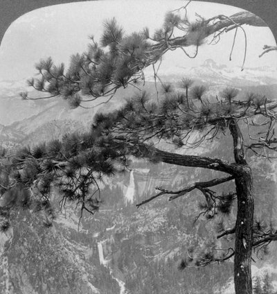 Nevada Falls, Vernal Falls és Liberty Cap, Yosemite Valley, California, USA, 1902 alkotó: Underwood and Underwood
