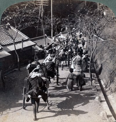 Lovaglás a Daijingu templomba, a napistennő shinto ünnepére, Yokohama, Japán, 1904. alkotó: Underwood and Underwood