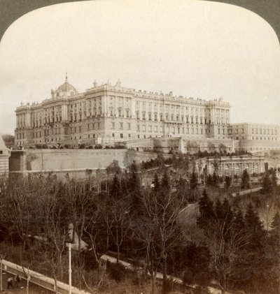 Az impozáns királyi palota és a Royal Park Campo del Moro...Madrid, Spanyolország, 1902. alkotó: Underwood and Underwood