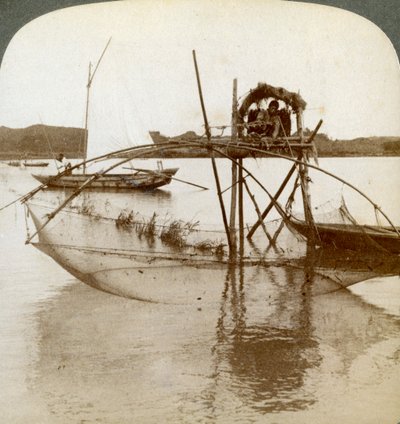 Tengeri munkás, kíváncsi halászhálóval, Matsushima-öböl, Japán, 1904 alkotó: Underwood and Underwood