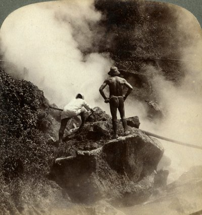 Gőz- és forrásban lévő sárkitörést nézni az Aso-san vulkán felénél, Japánban, 1904 alkotó: Underwood and Underwood