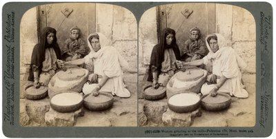 Malomban őrlő nők, Palesztina, 1900. alkotó: Underwood and Underwood