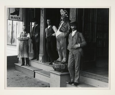 A Bootshopban, Columbia, CA alkotó: Unknown
