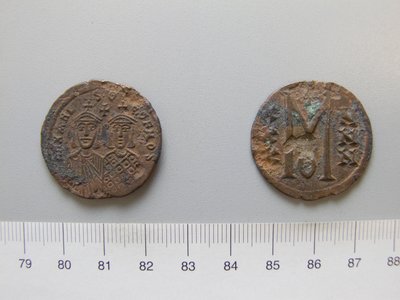 II. Mihály Follis (40 Nummi); I. Theophilus az Ismeretlenből alkotó: Unknown