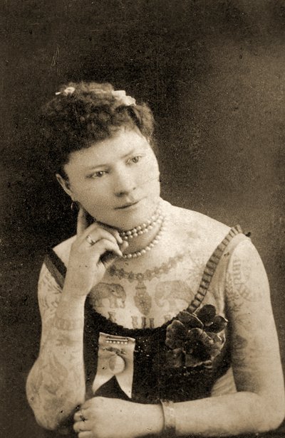 Egy tetovált nő portréja, 1905 körül alkotó: Unknown
