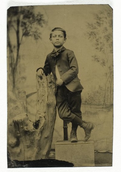Cím nélkül (Portré egy támaszkodó fiúról) alkotó: Unknown
