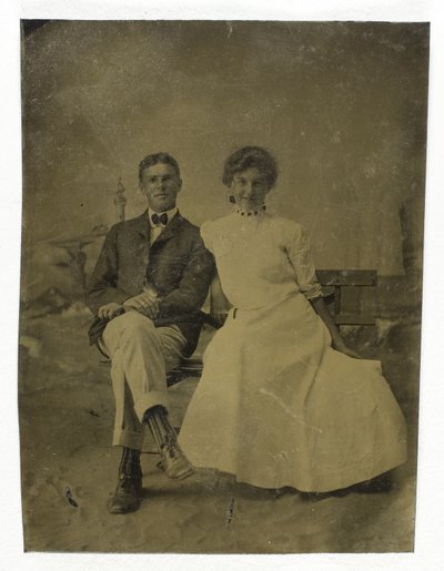 Cím nélkül (Ülő férfi és nő portréja) alkotó: Unknown