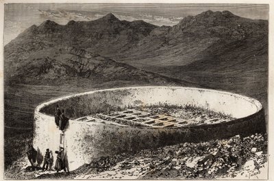 Guebra (vagy zoroasztriánus) temető Teherán (Irán) közelében, nagy torony alakú, 60 méter kerületű és 5 méter magas; a belső rész maconnált dobozokban van elrendezve, mindegyik bejáratként szolgál a boltozatokba, vagy csontokat raknak le alkotó: Unknown artist