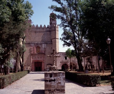 Art Mexico: kilátás az Ágoston-rendi kolostorra (San Augustin Acolman kolostor) 1571-ből. A keresztet Tequitqui őslakos művészei készítették. Mexikó. Acolman alkotó: Unknown artist