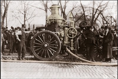 A New York-i Tűzoltóság tűzoltószivattyúja 1909. alkotó: Unknown artist