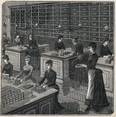 Fémtollak gyártása: tollak válogatása és csomagolása egy gyárban Franciaországban a XIX. Metszet 1885-ből Adolphe BITARD „Les arts et metiers illustres” című könyvében. alkotó: Unknown artist