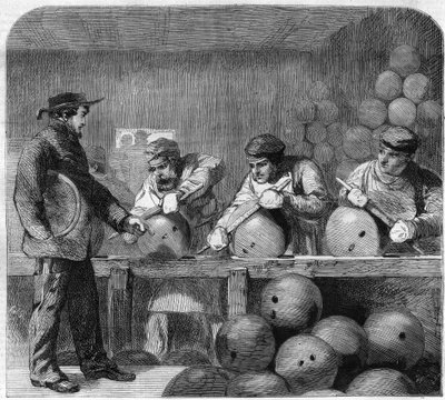A Woolwich Arsenalban található bombaöntöde polírozó műhelye, London külvárosában, Angliában. Metszet a "" The Illustrious Universe" -ba alkotó: Unknown artist
