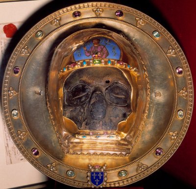 Ereklye: Keresztelő Szent János koponyája, amelyet 1206-ban hoztak vissza a negyedik keresztes hadjáratból Konstantinápolyba, az Amiens-i székesegyház sekrestyéjének kincstársa. alkotó: Unknown artist