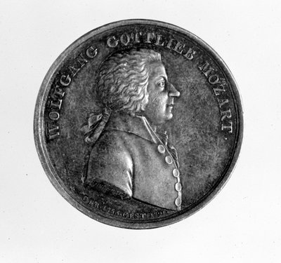 Ezüstérem Wolfgang Amadeus Mozart (1756-1791) zeneszerző képmásain. alkotó: Unknown artist