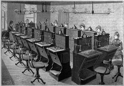 Telefonálás Svédországban: a stockholmi központi telefoniroda helyisége. Metszet a „természetbe”: 1889. március 23-i áttekintés a tudományokról és alkalmazásukról a művészetben és az iparban. alkotó: Unknown artist