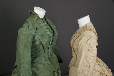 Trousseau ruha alkotó: Unknown artist