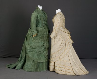 Trousseau ruha alkotó: Unknown artist