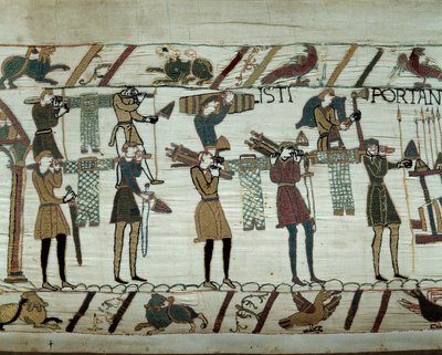 Fegyvereket és bort visznek a hajókra az Anglia meghódítására való tankolás során Hódító Vilmos (1027-1087) flottái 1066-ban Részlet a Bayeux-i kárpitról vagy Mathilde királynő hímzéséről alkotó: Unknown artist