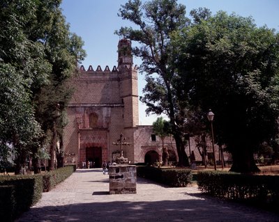 Art Mexico: kilátás az Ágoston-rendi kolostorra (San Augustin Acolman kolostor) 1571-ből. A keresztet Tequitqui őslakos művészei készítették. Mexikó. Acolman alkotó: Unknown artist