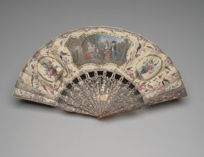 Összecsukható legyező a dajka látogatásának jelenetével, 1780 körül (guache dupla selyemlevélen, sárgaréz, fémszál, teknősbékahéj, aranyozás, gyöngyház és paszta drágakövek) alkotó: Unknown artist