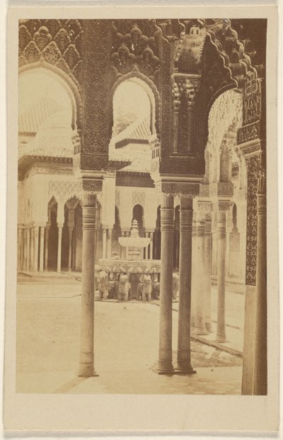 [Belső nézet az oszlopokról, az Alhambra] alkotó: Unknown artist