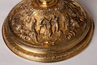 Fémkovácsolás. Kehely. A. Le Vaillant de la Bassarderie kanonok, a székesegyházi káptalan dékánja ajándéka 1726-tól 1758-ig. 18. század. Részletes alsó. alkotó: Unknown artist