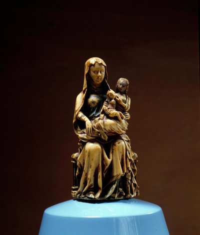 Szent Anna, a szűz és a gyermek elefántcsont szobra a 14. században. Észak-Franciaországban valósult meg. Musee Vivenel, Compiegne alkotó: Unknown artist