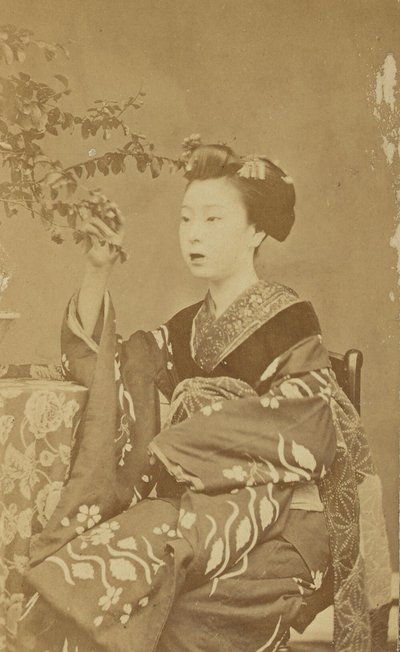 [Ülő japán nő] alkotó: Unknown artist