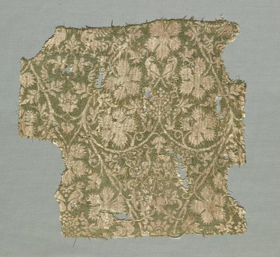 Selyemtöredék görgető szőlővel, szőlőlevéllel, szőlővel és madarakkal alkotó: Unknown artist