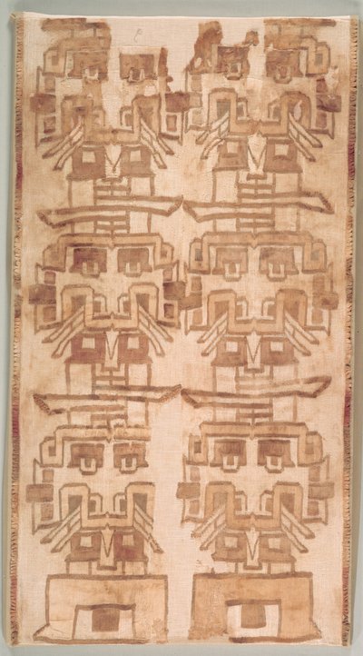 Két textiltöredék, agyaras fejjel alkotó: Unknown artist