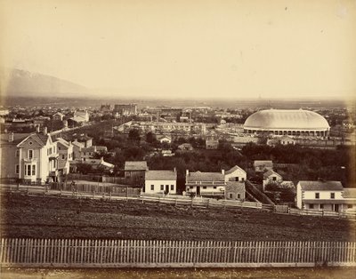 [Salt Lake Tabernacle és a város látképe] alkotó: Unknown artist