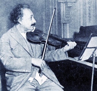 Albert Einstein hegedűn játszik (f/w fotó) alkotó: Unknown photographer
