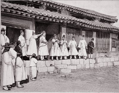 Bowmen a régi szöuli palotában, Korea, 19. század vége alkotó: Unknown photographer