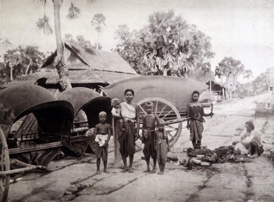 kambodzsaiak az Angkor Vat úton alkotó: Unknown photographer